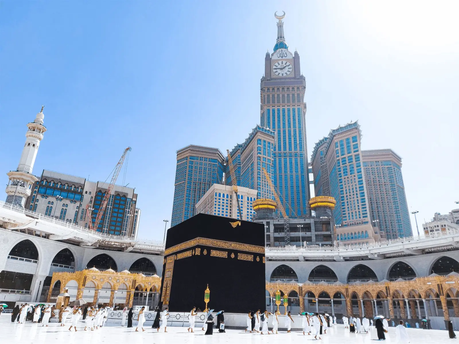 Jemaah mengelilingi Ka'bah